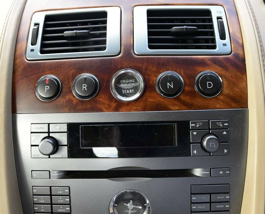 Bild 43/50 von Aston Martin DB 9 (2005)