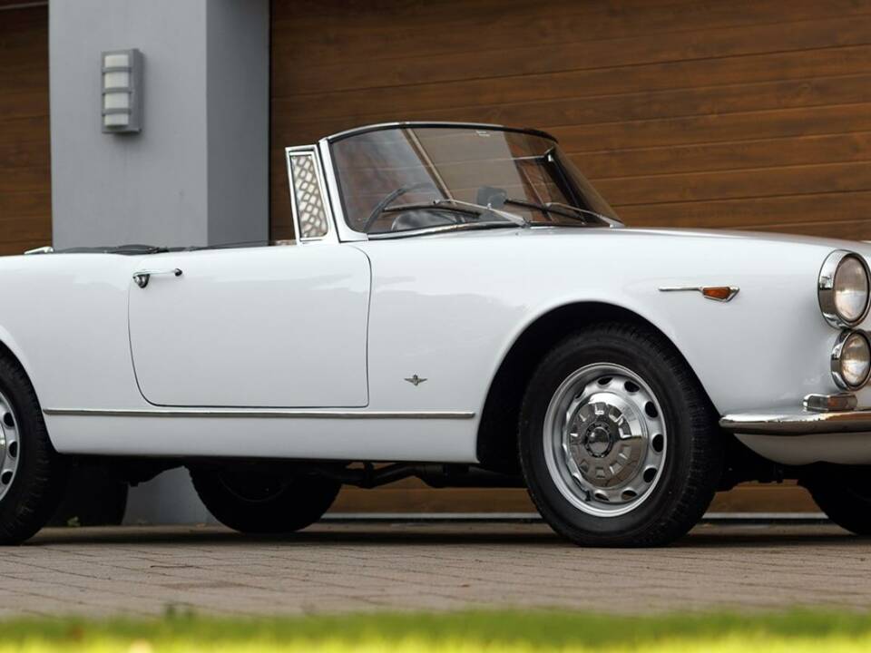 Image 5/50 of Alfa Romeo 2600 Spider (1964)