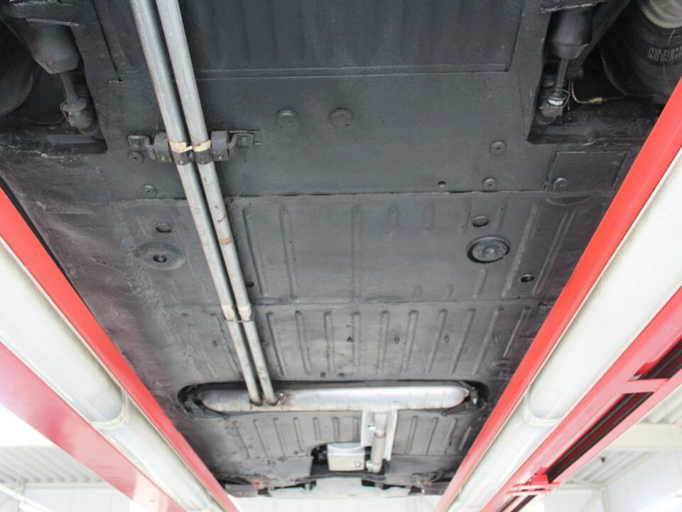 Image 34/50 of Citroën DS 21 Chapron (1963)