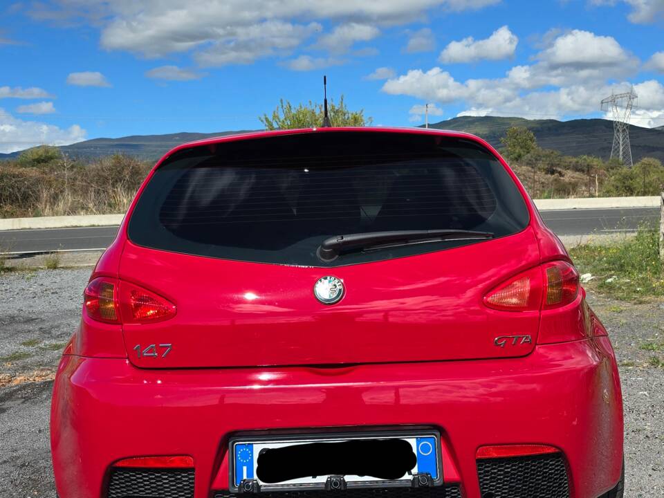 Immagine 3/15 di Alfa Romeo 147 3.2 GTA (2004)