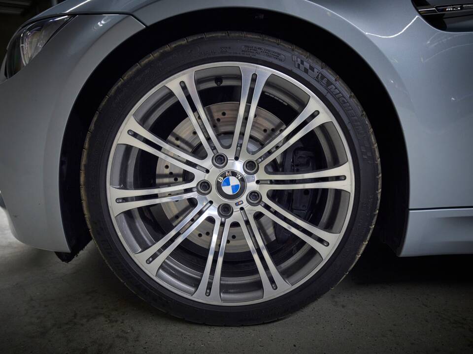 Image 34/100 of BMW M3 (2006)