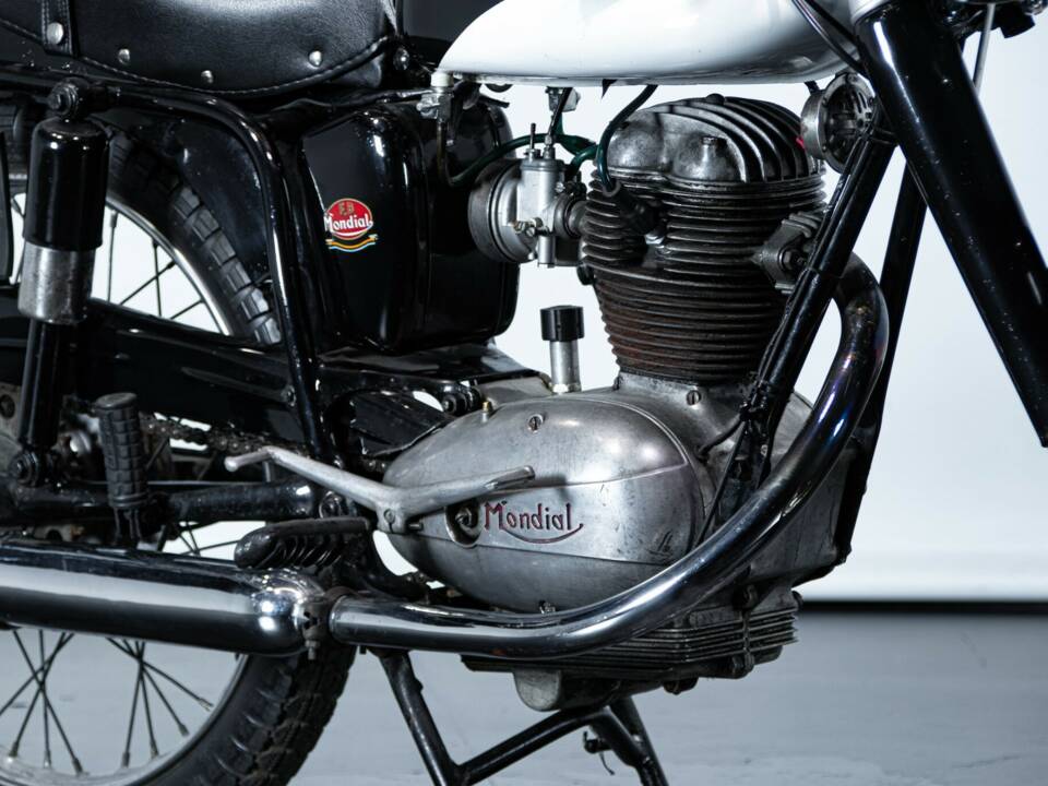 Image 34/50 of Mondial 125 (1961)