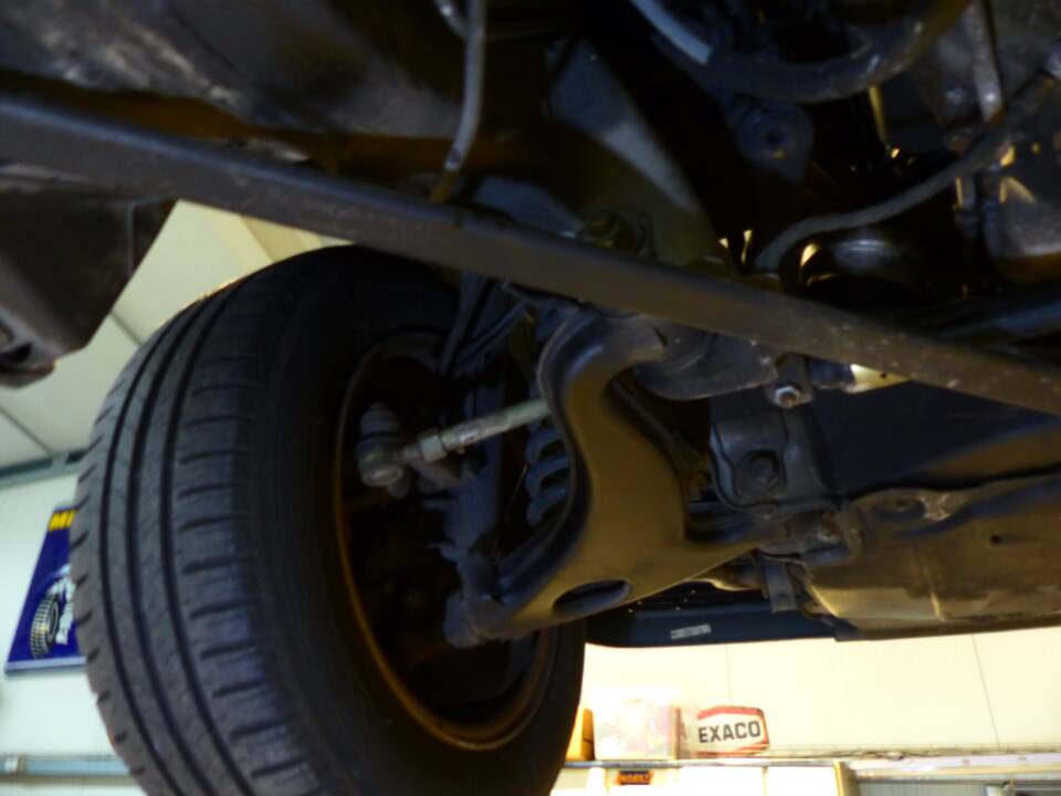 Image 32/83 de Mercedes-Benz E 220 (1996)