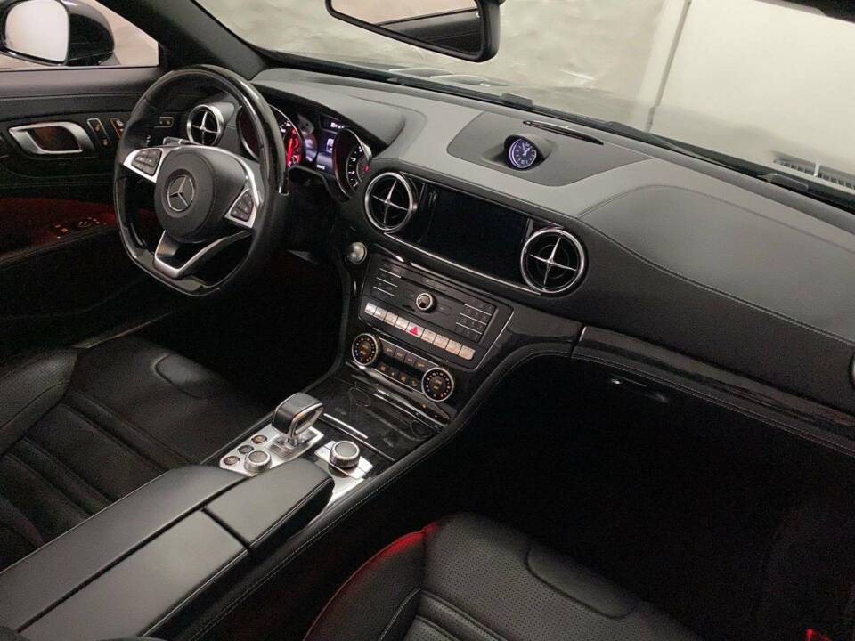 Image 14/20 of Mercedes-Benz SL 63 AMG (2017)