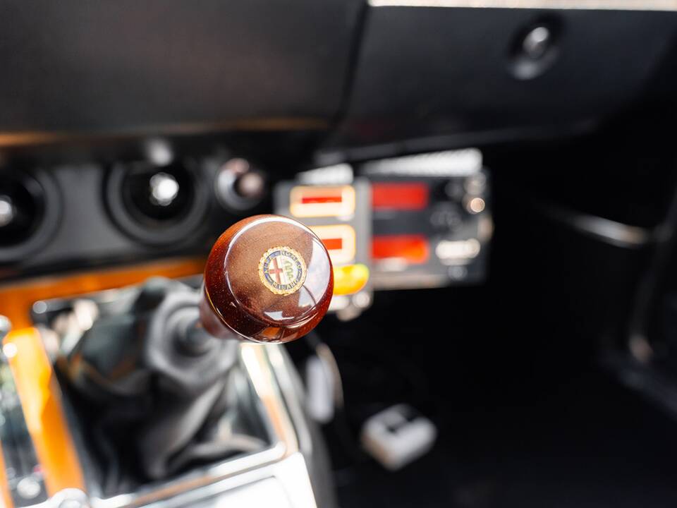 Image 45/53 of Alfa Romeo 2000 GT Veloce (1975)