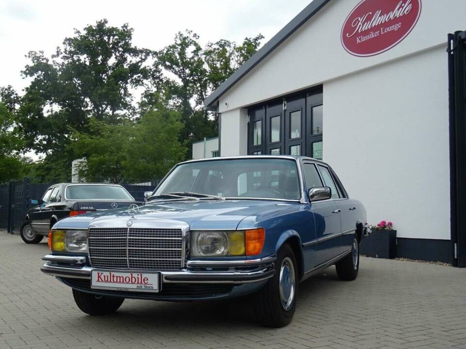 Image 4/17 of Mercedes-Benz 280 SE (1975)