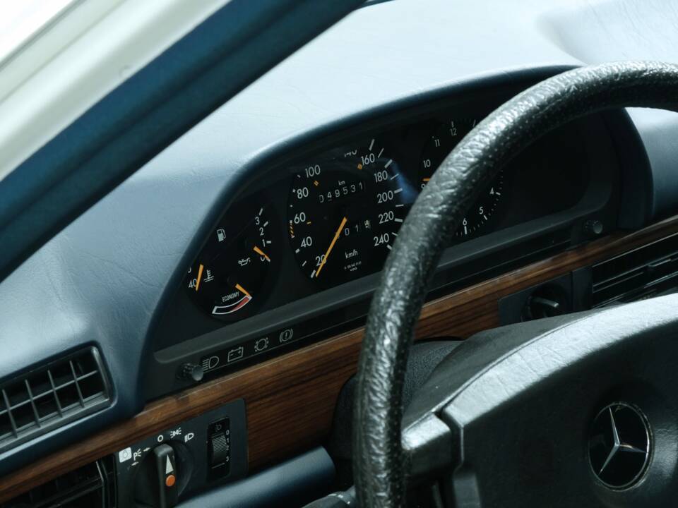Bild 38/50 von Mercedes-Benz 280 S (1981)