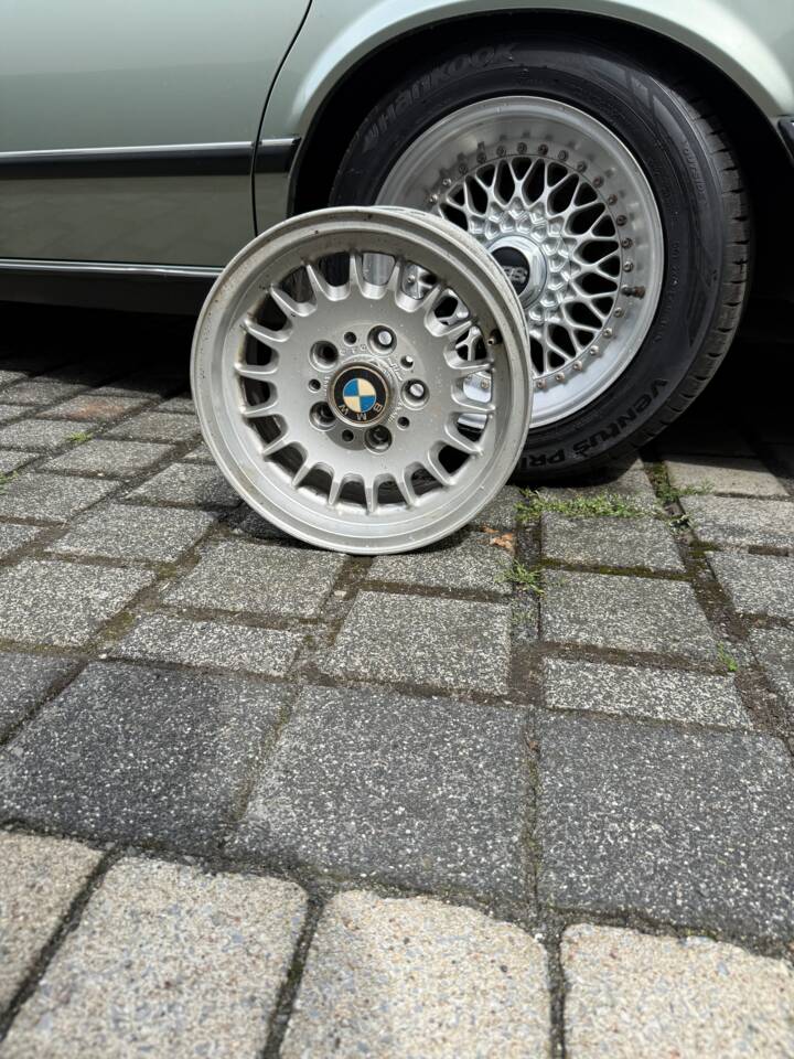 Bild 7/15 von BMW 735i (1984)