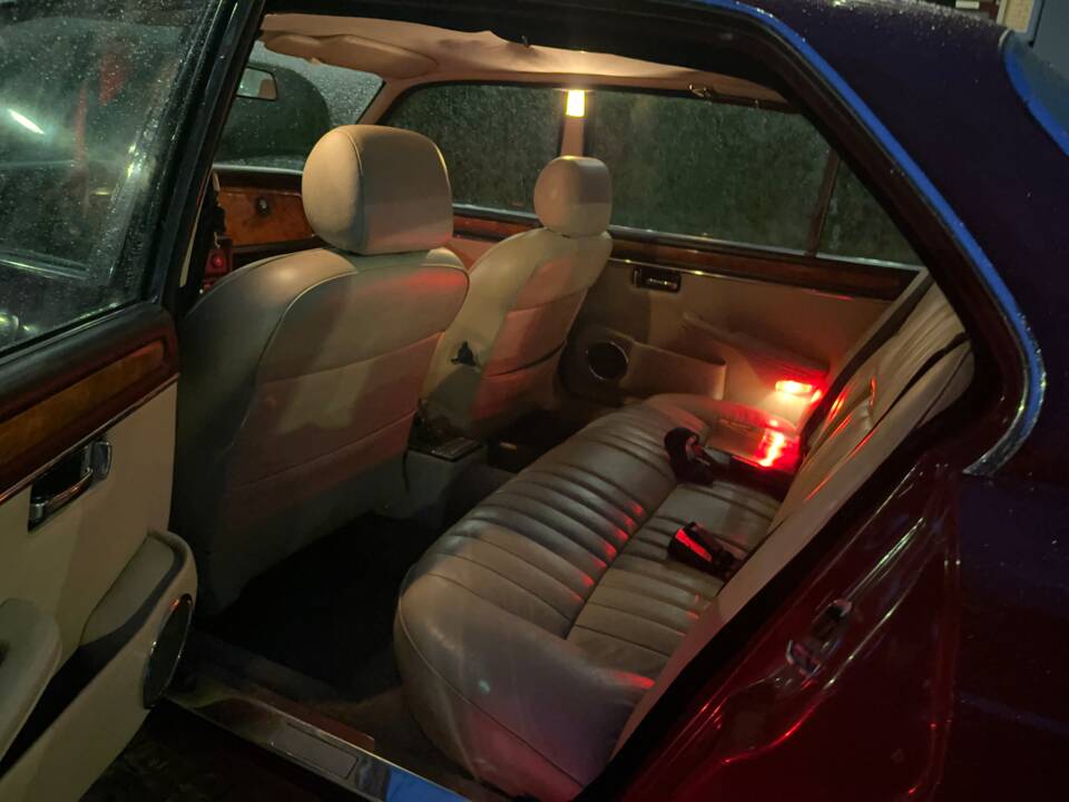Image 19/20 of Jaguar XJ 12 (1986)