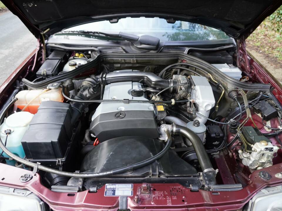 Image 16/20 of Mercedes-Benz E 220 (1996)