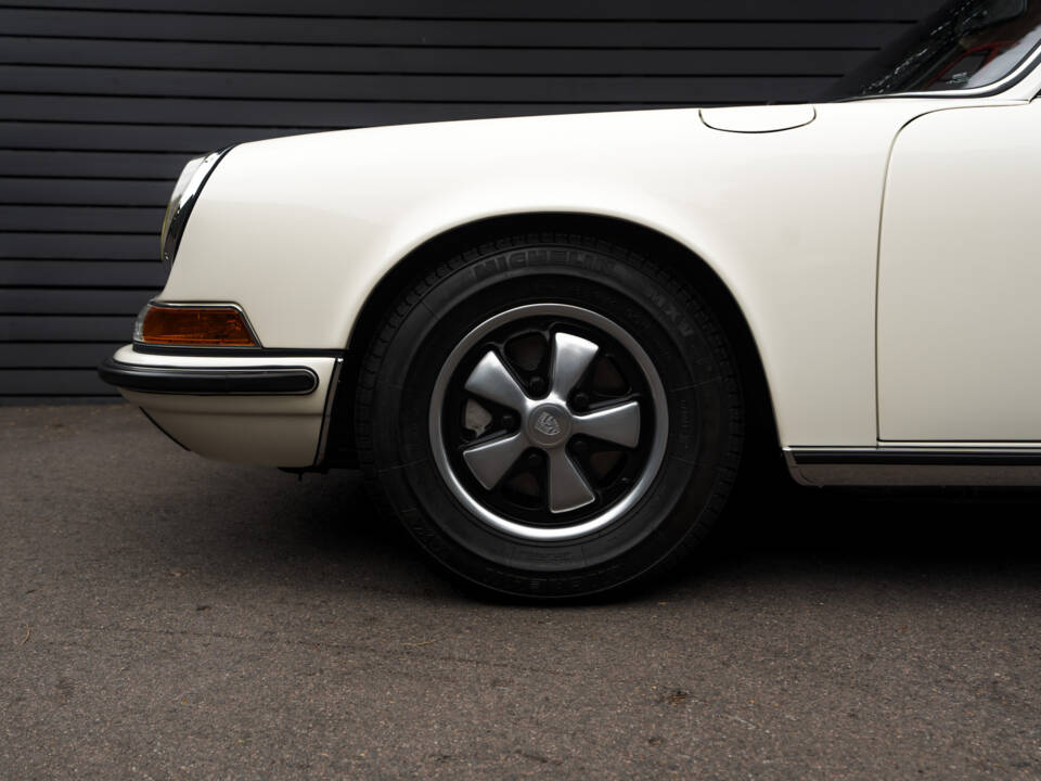 Image 20/78 of Porsche 911 2.0 E (1968)