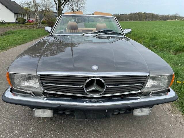 Afbeelding 5/8 van Mercedes-Benz 500 SL (1984)