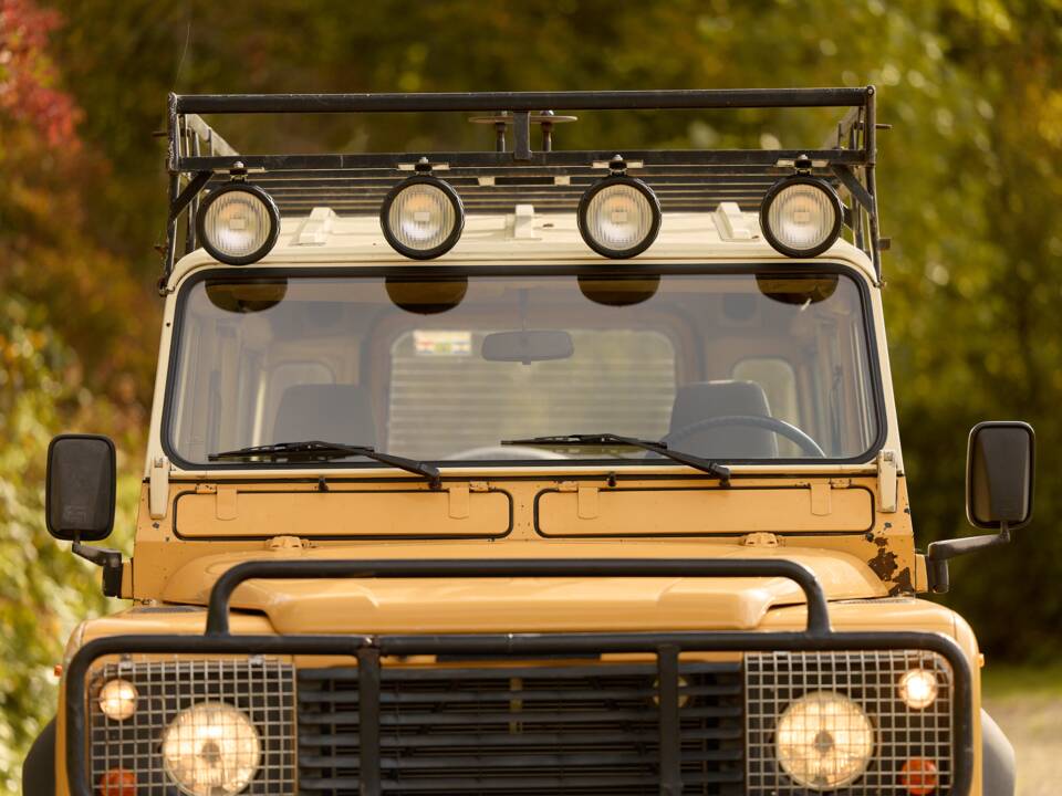 Image 12/42 of Land Rover 110 (1984)