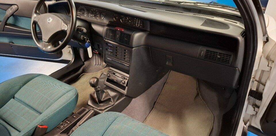 Image 31/49 of Lancia DELTA HPE 2.0 16V TURBO 3 (1997)