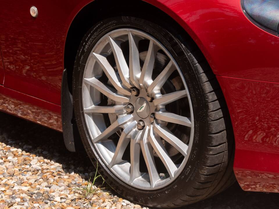 Image 32/50 of Aston Martin DB 9 Volante (2006)