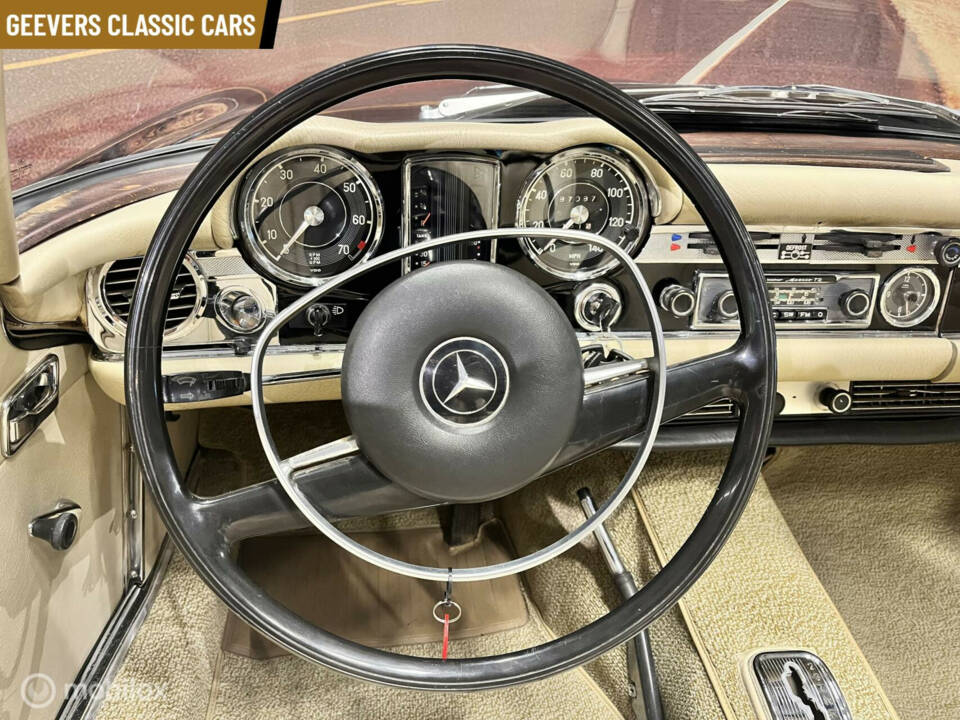 Image 32/46 de Mercedes-Benz 280 SL (1970)