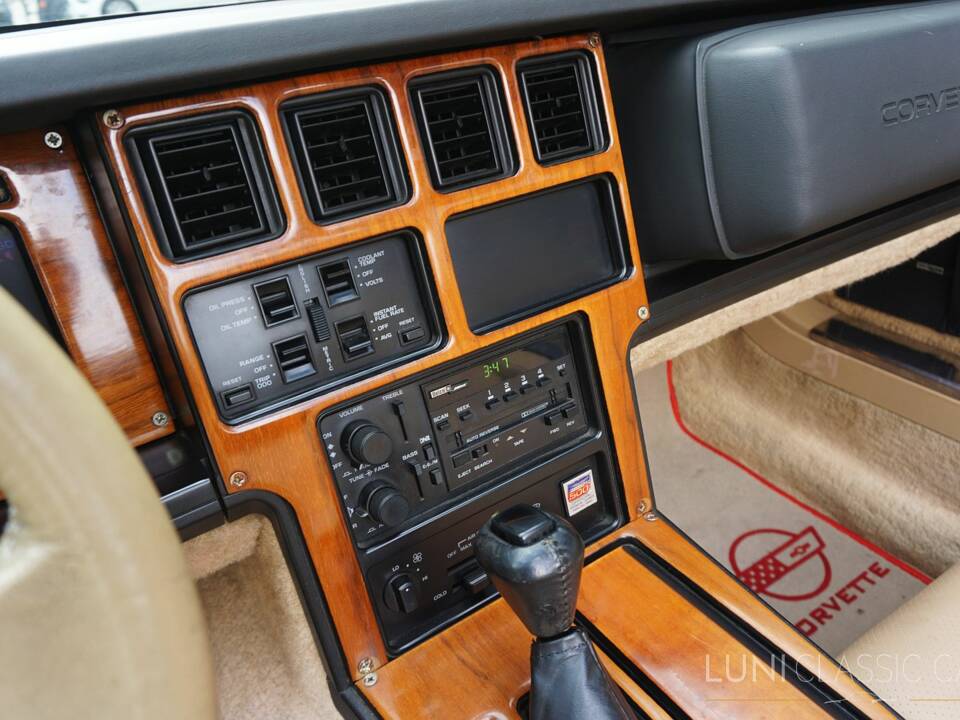 Afbeelding 32/45 van Chevrolet Corvette Convertible (1988)