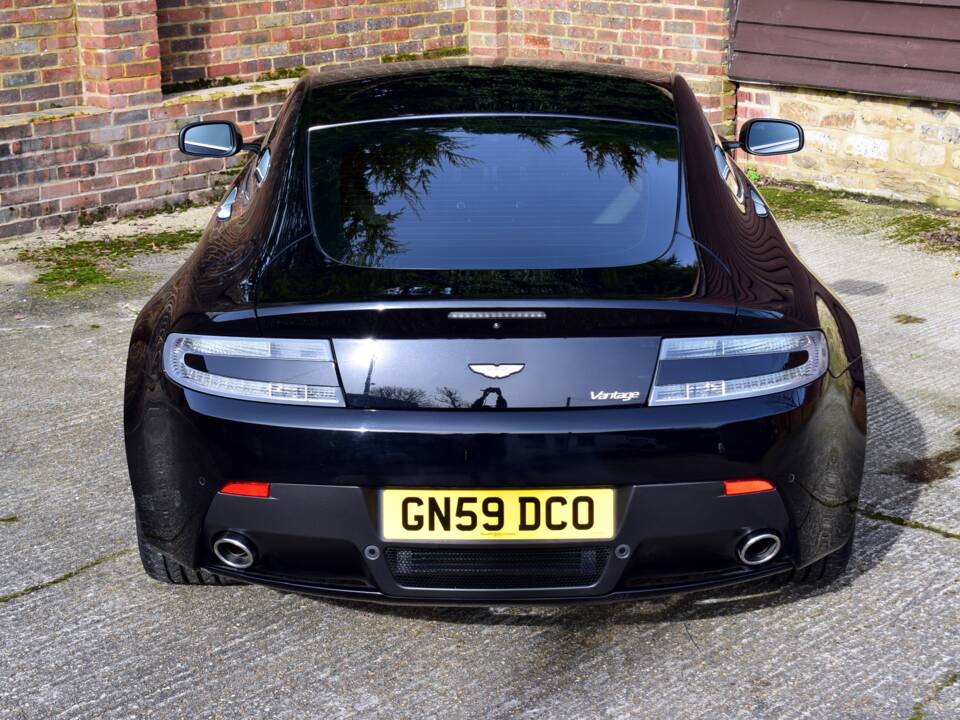 Afbeelding 46/50 van Aston Martin V8 Vantage (2009)