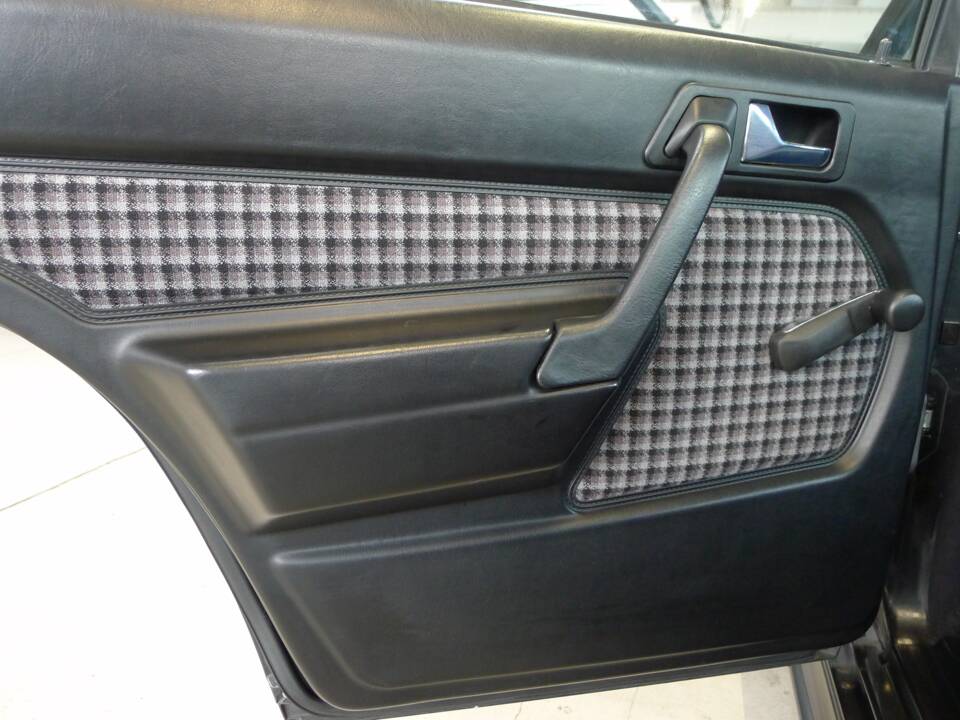 Image 41/49 of Mercedes-Benz 190 E 2.3-16 (1984)