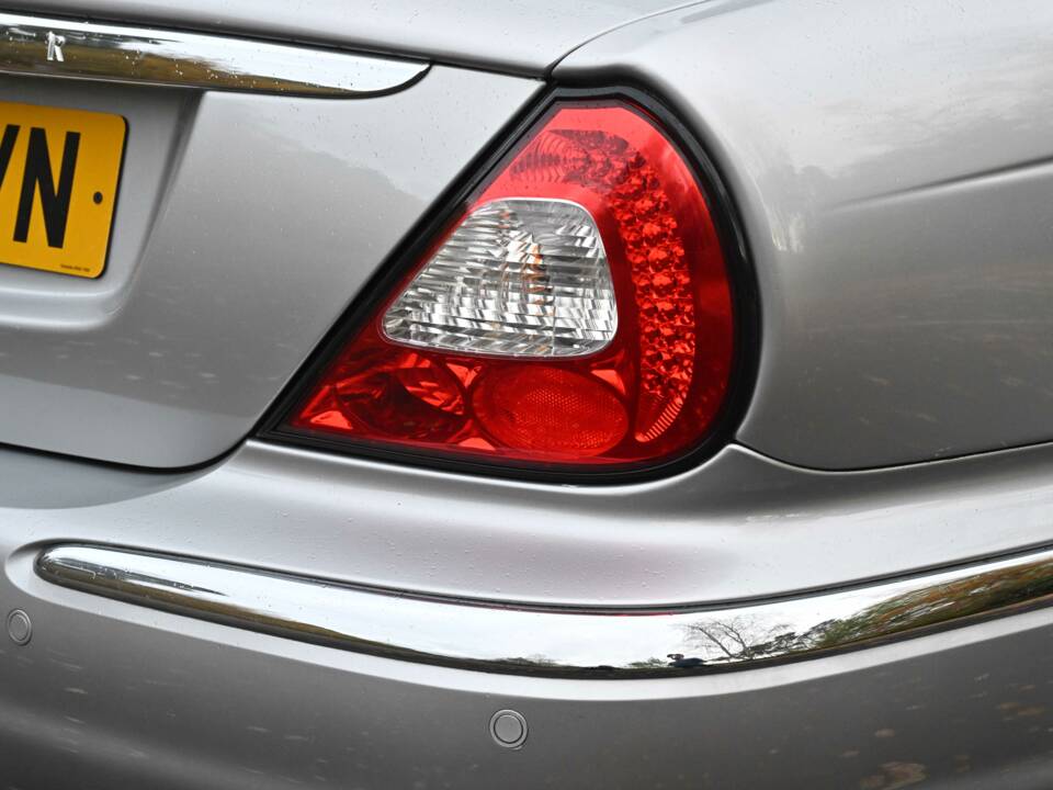 Image 22/50 of Jaguar XJ 8 4.2 (2006)