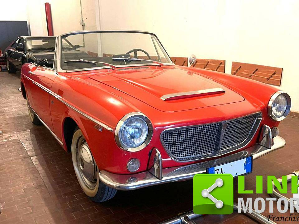 Image 3/10 of FIAT 1200 Convertible (1962)