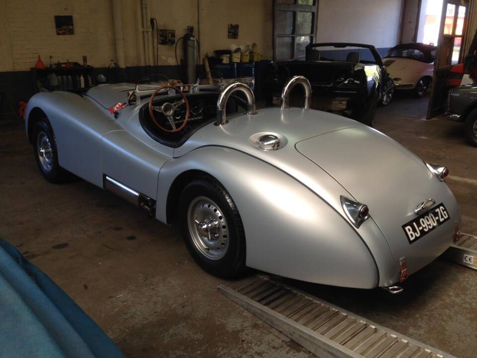 Image 3/26 of Jaguar XK 120 OTS (1952)