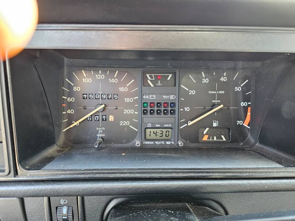 Image 12/14 of Volkswagen Golf Mk I Convertible 1.8 (1992)