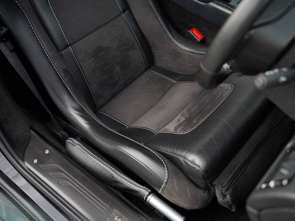 Image 19/50 of Aston Martin V8 Vantage N430 (2016)