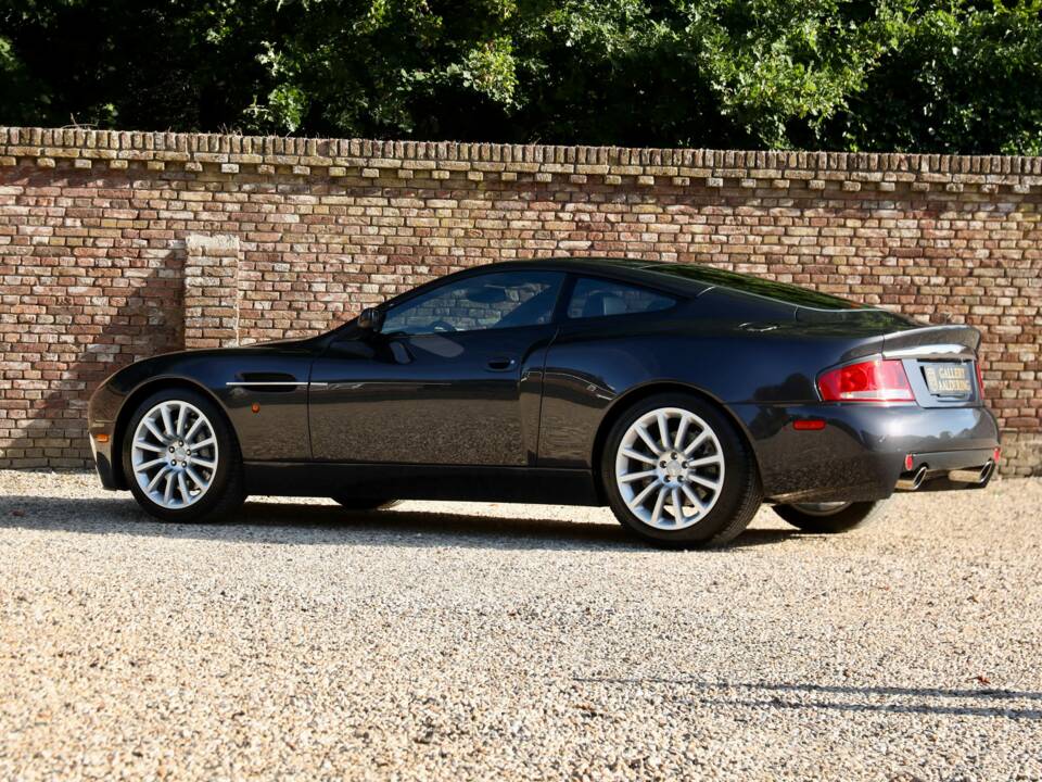 Image 34/50 of Aston Martin V12 Vanquish (2003)