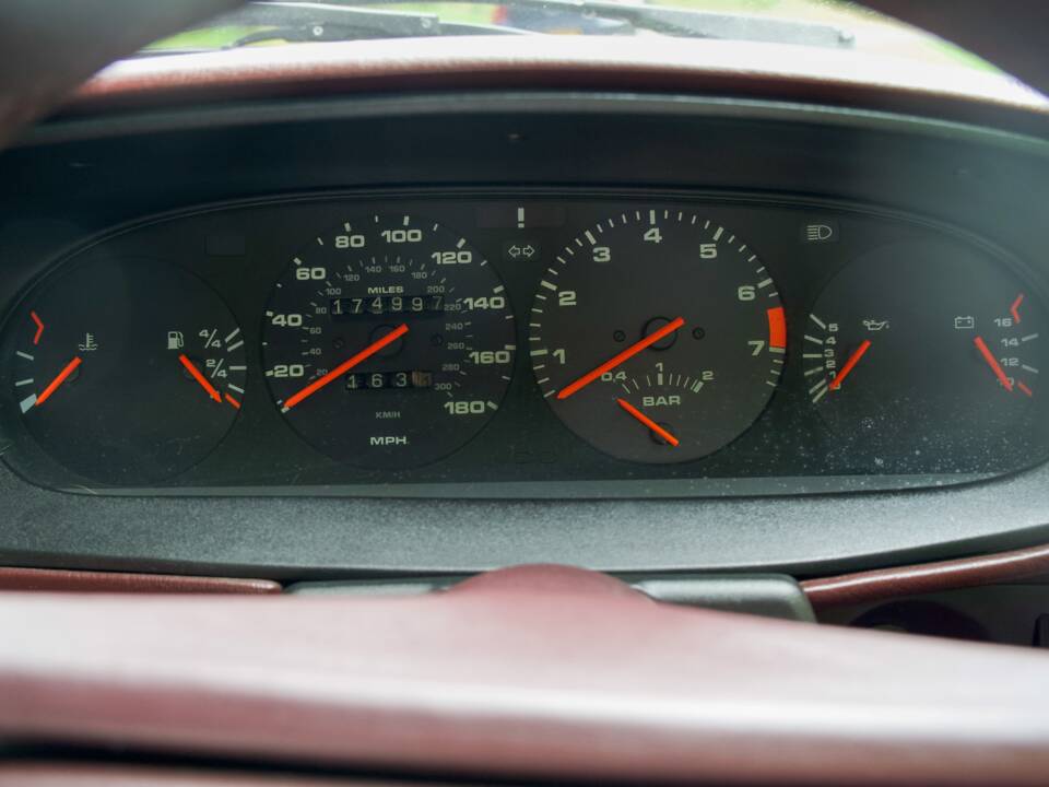 Image 23/24 of Porsche 944 Turbo (1988)