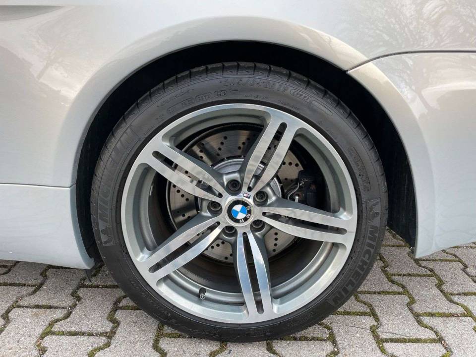 Image 8/19 of BMW M6 (2007)