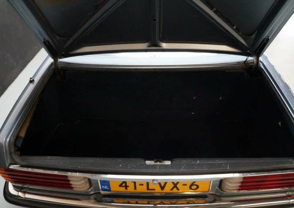 Image 38/41 of Mercedes-Benz 500 SL (1986)