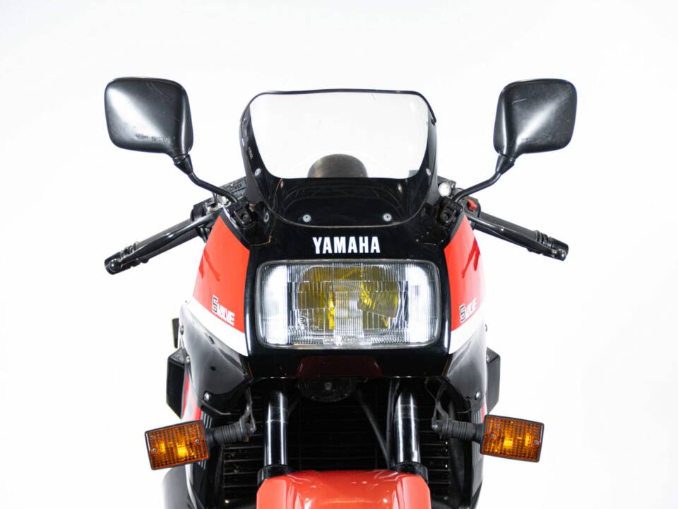 Image 29/50 of Yamaha FZ 750 (1986)