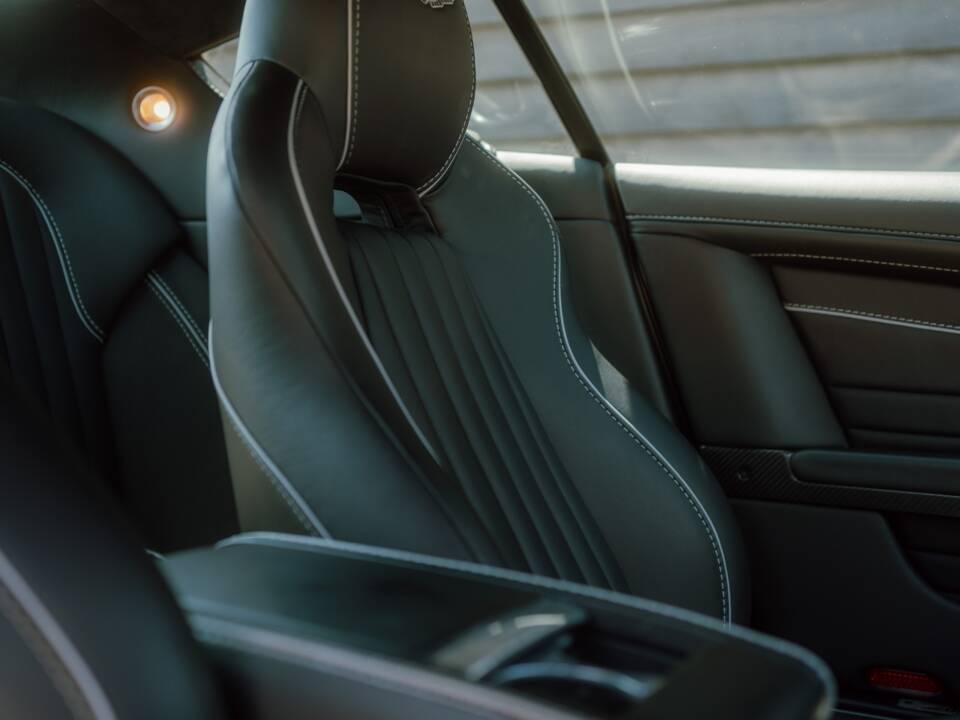 Image 59/96 of Aston Martin DB 9 GT "Bond Edition" (2015)