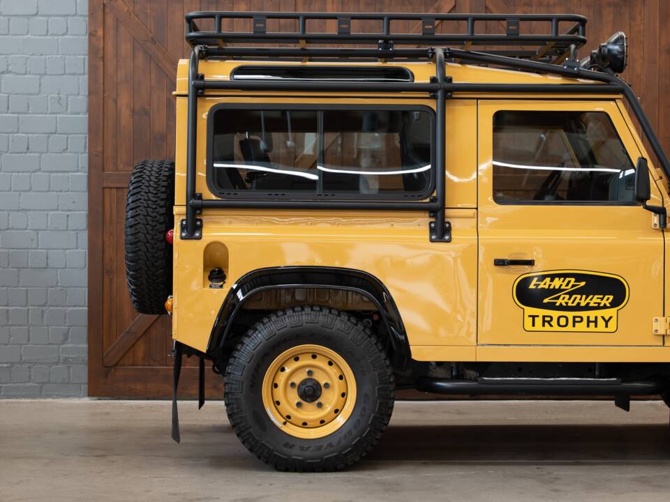 Image 13/47 of Land Rover Defender 90 Works V8 (2013)