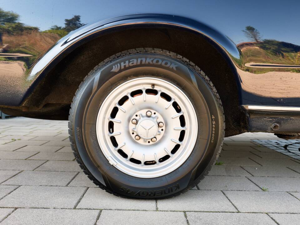 Bild 47/99 von Mercedes-Benz 230 CE (1983)