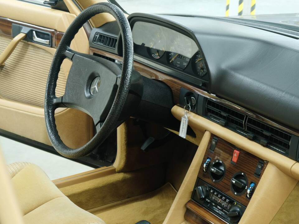 Bild 27/50 von Mercedes-Benz 280 SEL (1983)