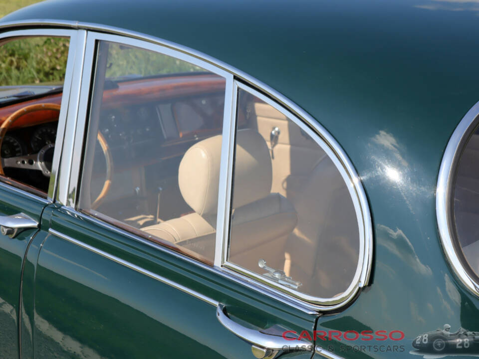 Image 32/50 of Jaguar Mk II 2.4 (1961)