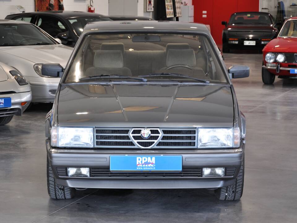 Bild 2/21 von Alfa Romeo 90 2.5 Quadrifoglio Oro (1985)
