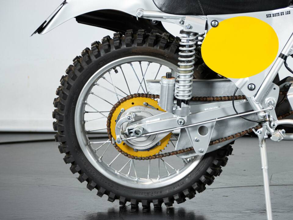 Immagine 14/50 di SWM DUMMY (1975)