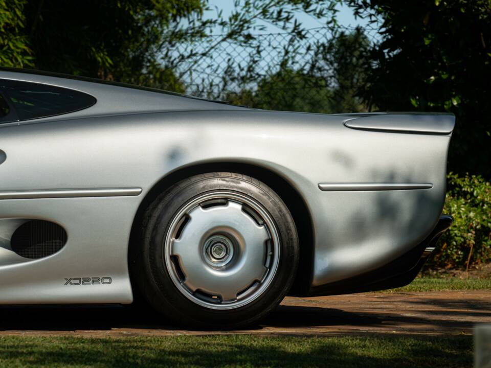 Image 20/50 of Jaguar XJ 220 (1993)