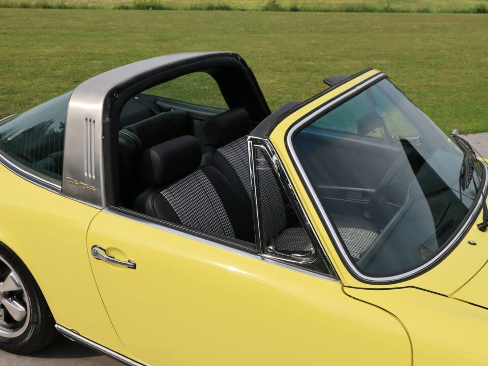 Image 38/50 of Porsche 911 2.2 T (1971)