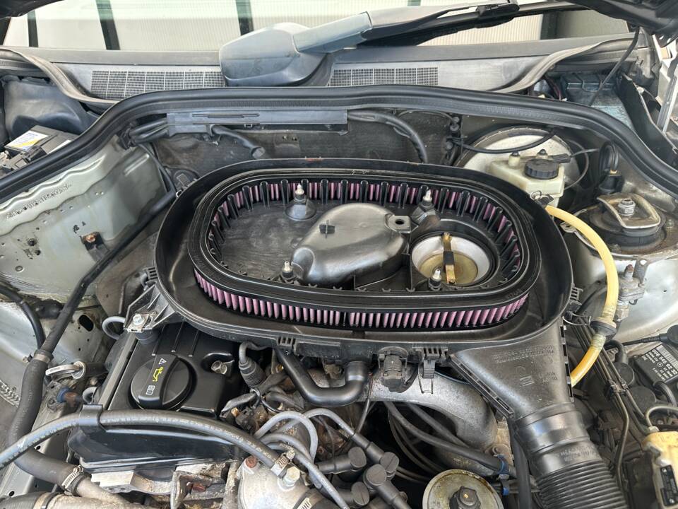 Immagine 27/49 di Mercedes-Benz 190 E (1990)