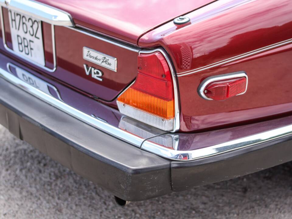 Image 19/44 of Jaguar XJ 12 (1990)