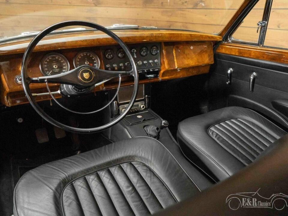 Image 2/19 de Jaguar Mk II 3.8 (1964)