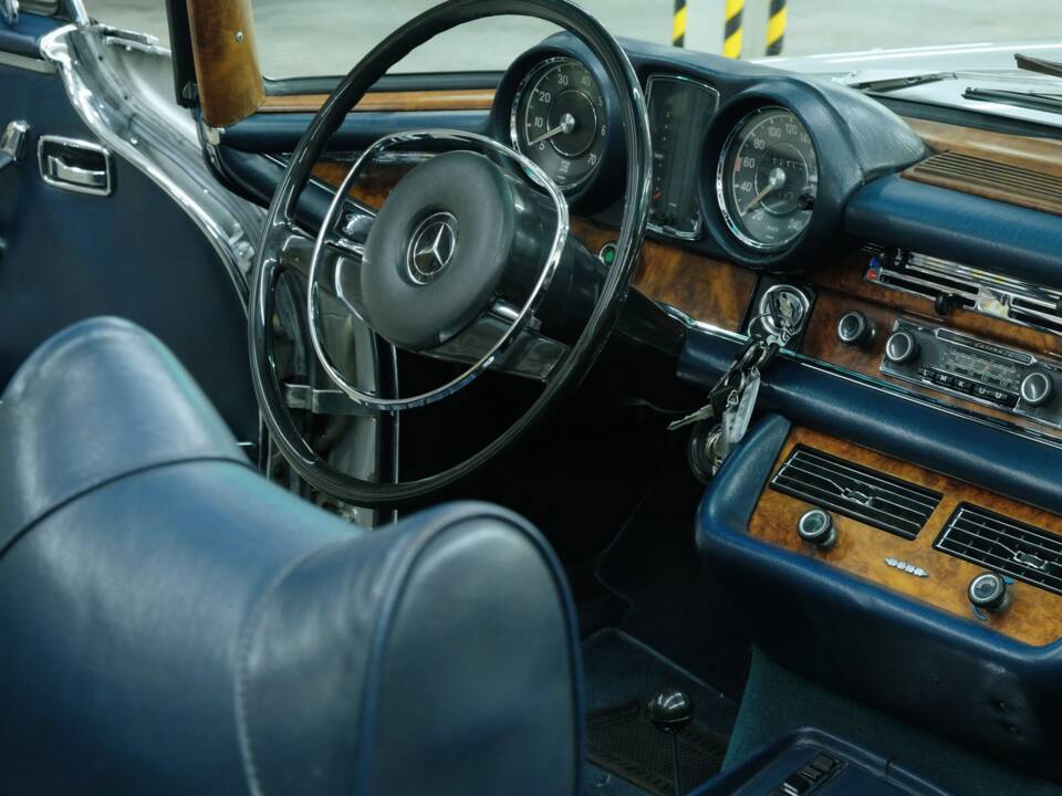 Image 35/50 of Mercedes-Benz 280 SE 3,5 (1970)