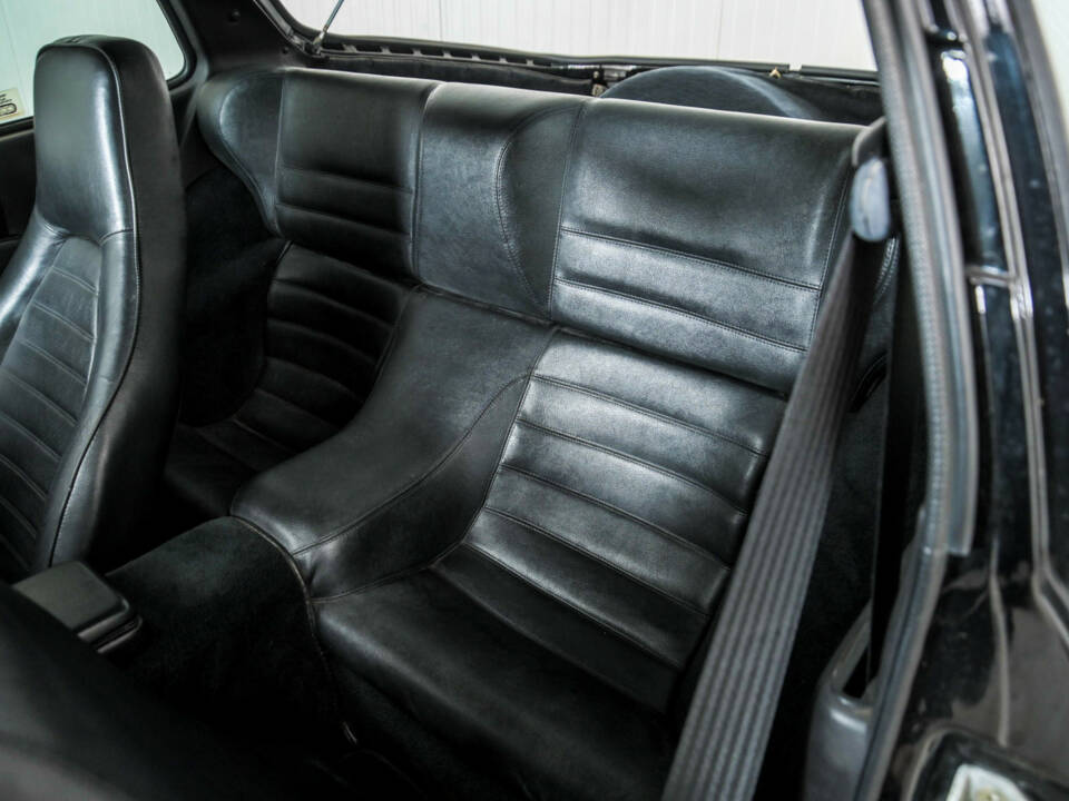 Immagine 34/50 di Porsche 924 S (1986)