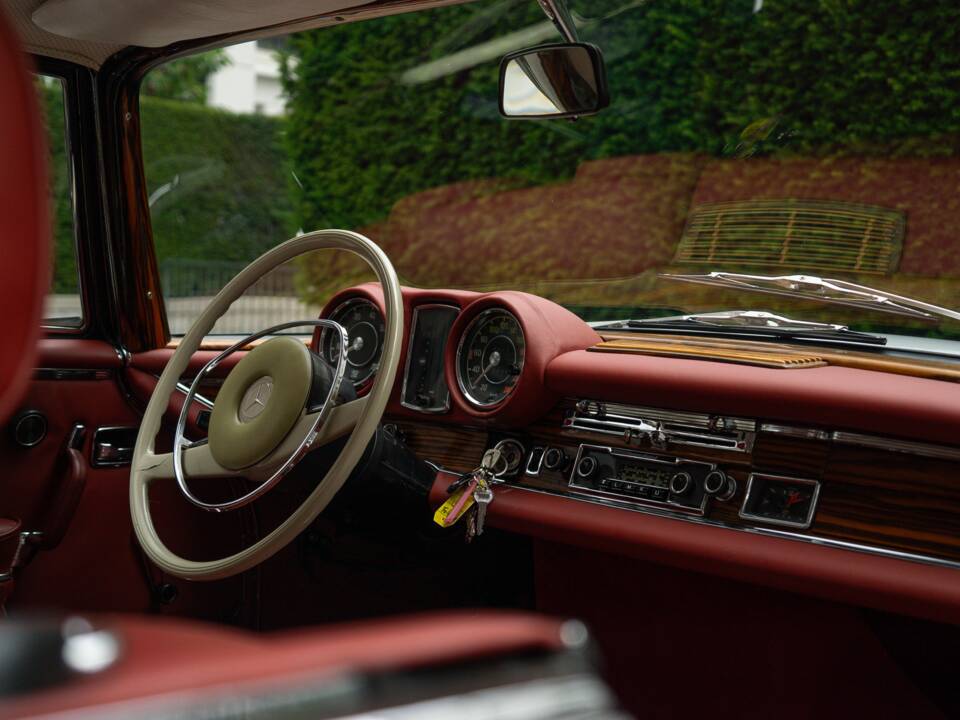 Image 55/95 of Mercedes-Benz 280 SE 3,5 (1970)
