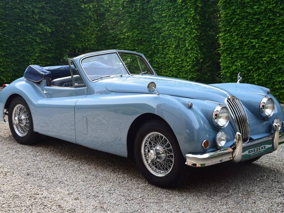 Image 13/40 de Jaguar XK 140 SE DHC (1956)