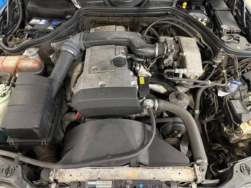 Bild 5/18 von Mercedes-Benz E 200 (1994)